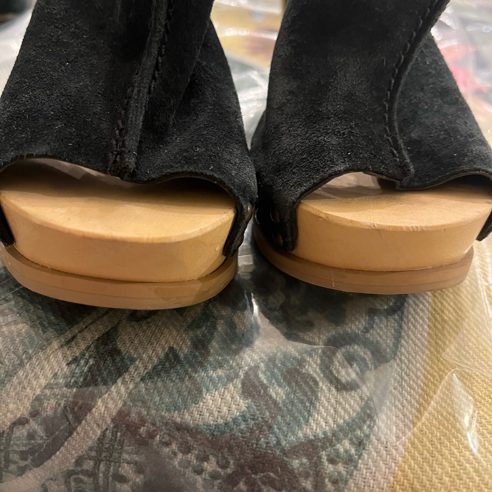 Sandals - Picture 4 of 9